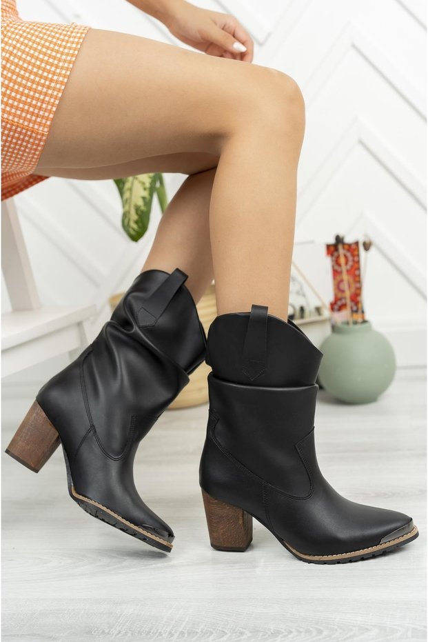 Black Skin Western Gusseted Cowboy Ankle High Women's Heeled Boots