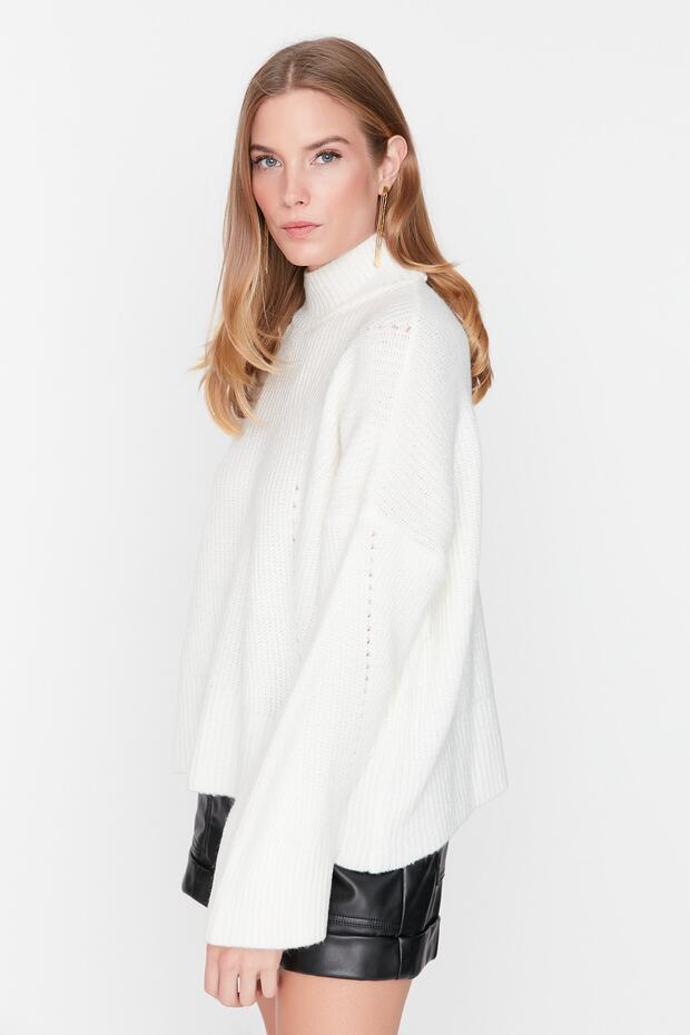 Ecru-weicher, strukturierter Basic-Strickpullover TWOAW22KZ0474 - 4