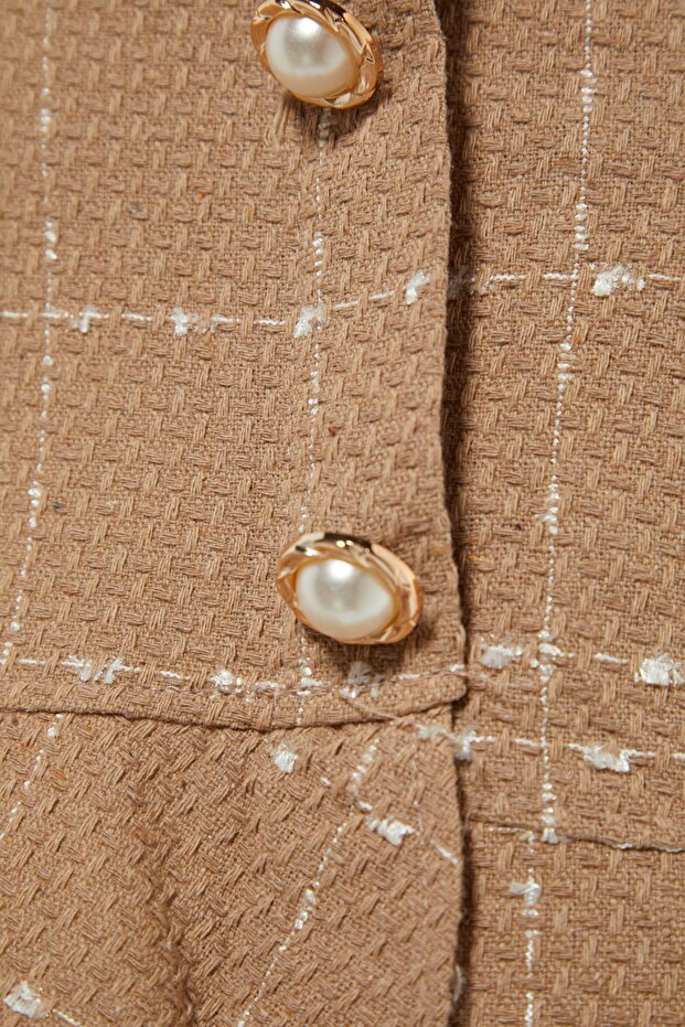 Brązowa, zapinana na guziki spódnica z tweedowej tkaniny, mini spódniczka z falbankami TWOAW22ET0155 - 7