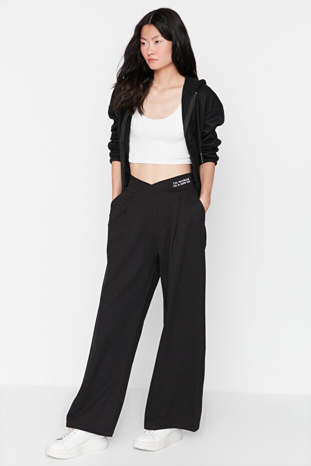 Siyah Baskı Detaylı Wide Leg/Rahat Kesim Asimetrik Bel Örme Pantolon TWOAW23PL00389 - 6