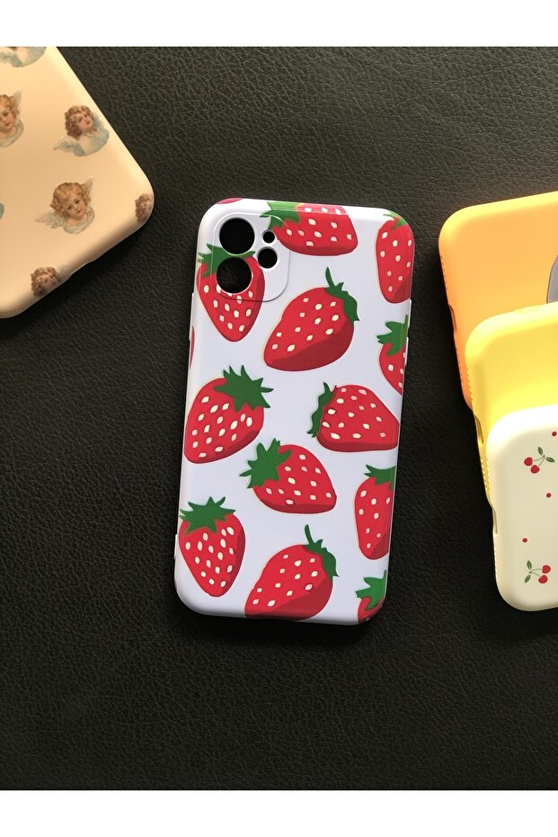 حافظة إطلاق لهاتف آيفون 11 مع حماية للكاميرا ونمط الفراولة والجزء الداخلي من الجلد السويدي - 1