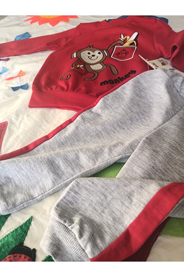 طقم قرد مجنون مكون من قطعتين باللون الأحمر - 2