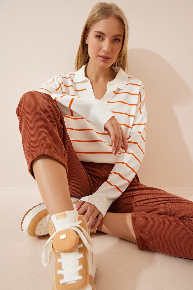 Damski sweter polo w pomarańczowe paski w kolorze ecru, sezonowy, z kołnierzykiem BV00012 - 1