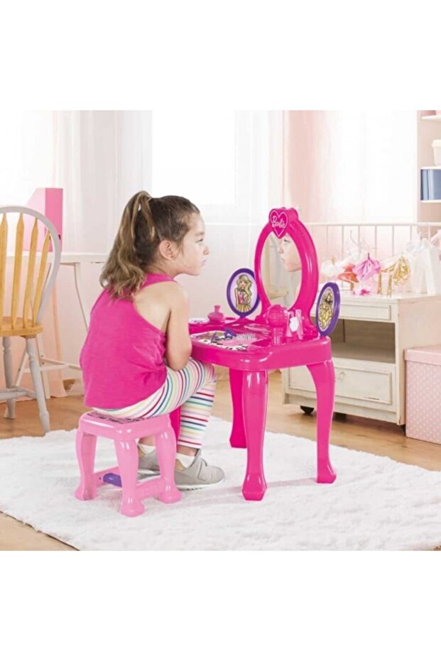 Barbie Footed Makeup and Chair Set