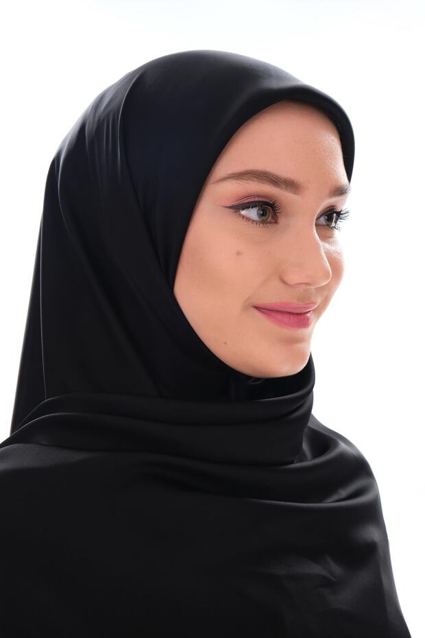 سلسلة كوريا الصغيرة من الساتان باللون الأسود العميق