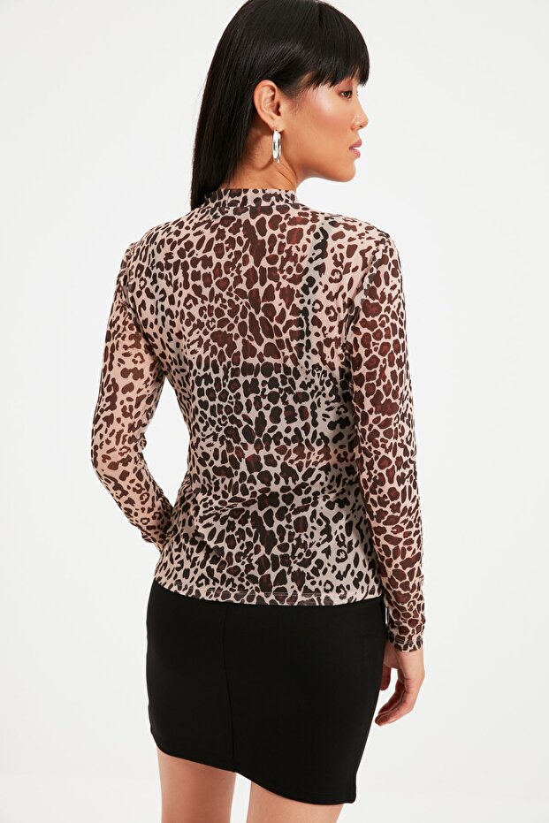 Kahverengi Leopar Desenli Fitted/Vücuda Oturan Dik Yaka Tül Esnek Örme Bluz TWOAW20BZ1008 - 6
