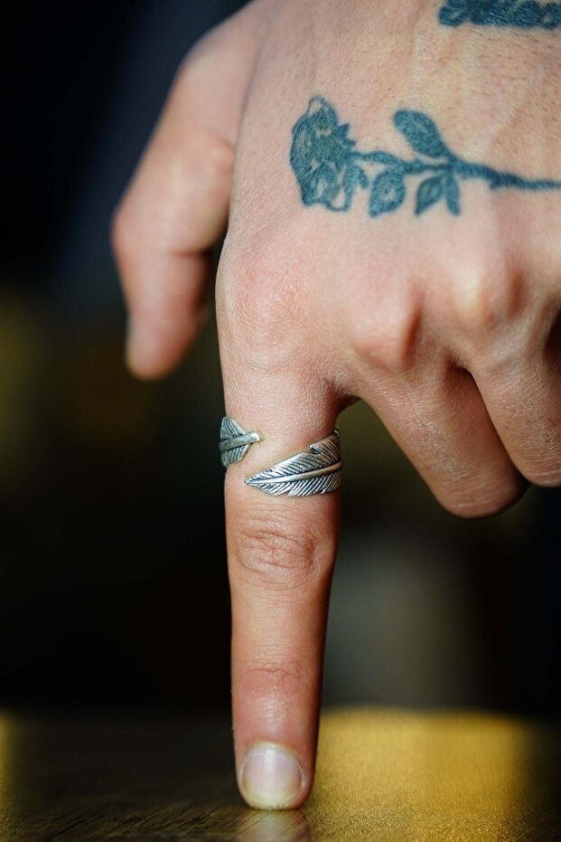 Adjustable Ring with Leaf Feather Figure - 2