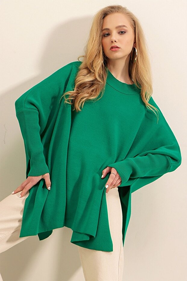 Women's Green Oversize Slit Poncho Sweater