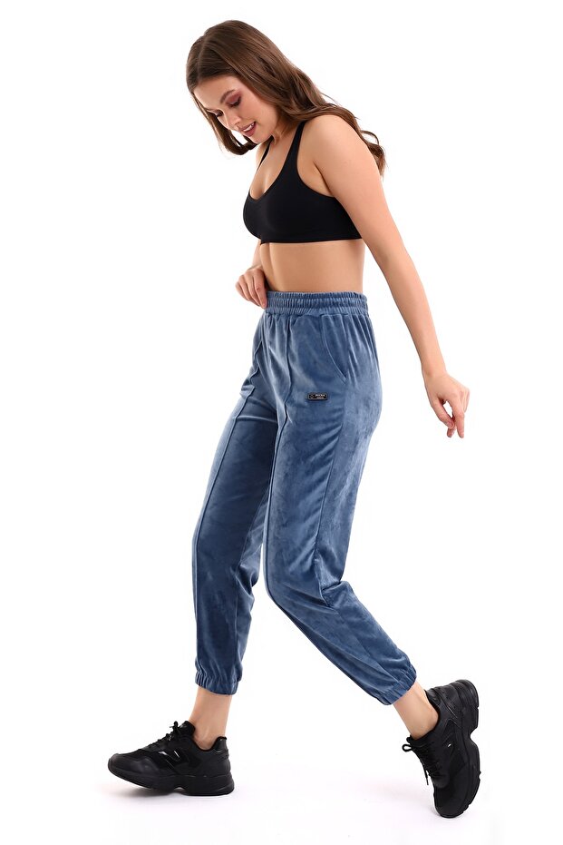 Кадифен анцуг - 2