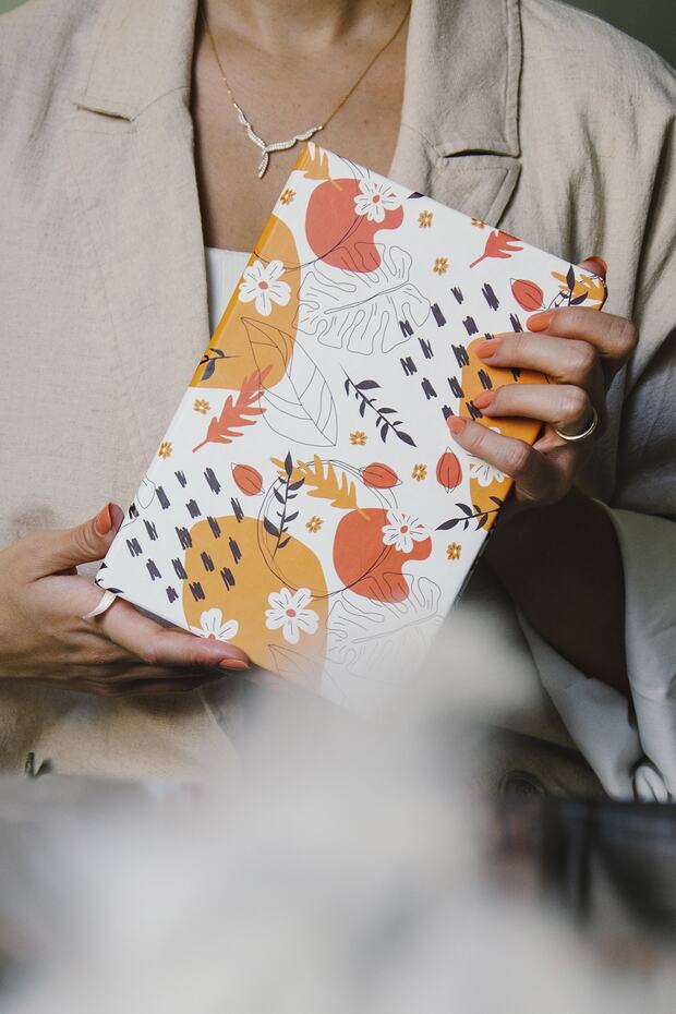 دفتر ملاحظات منقط بغطاء صلب/ جدول أعمال غير مؤرخ - مجلة رصاصة - 1