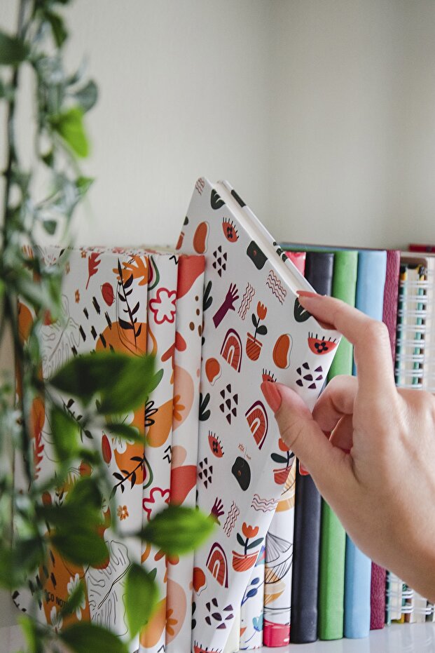 دفتر ملاحظات منقط بغطاء صلب/ جدول أعمال غير مؤرخ - مجلة رصاصة - 1