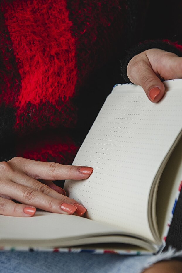 دفتر ملاحظات منقط بغطاء صلب/ جدول أعمال غير مؤرخ - مجلة رصاصة - 2