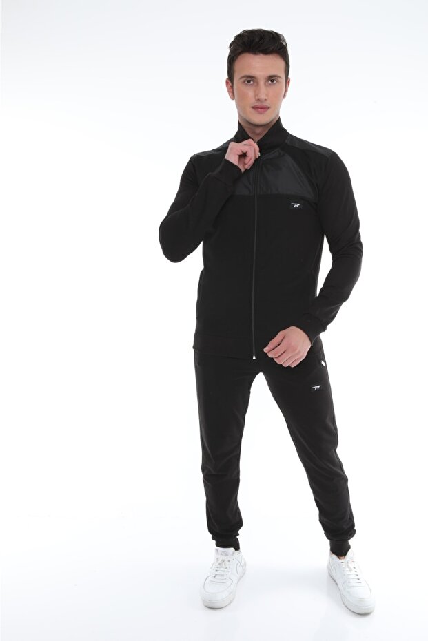Men's Tracksuit Set with Neck Net and Covering Detail