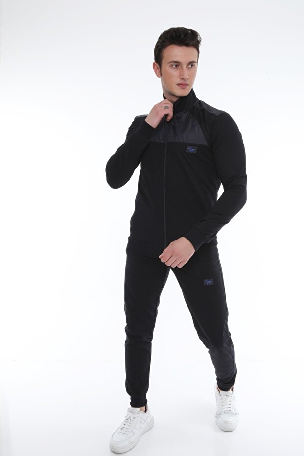 Men's Tracksuit Set with Neck Net and Covering Detail