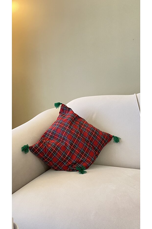 Plaid Patterned Tasseled Throw Pillow 40x40cm - 1