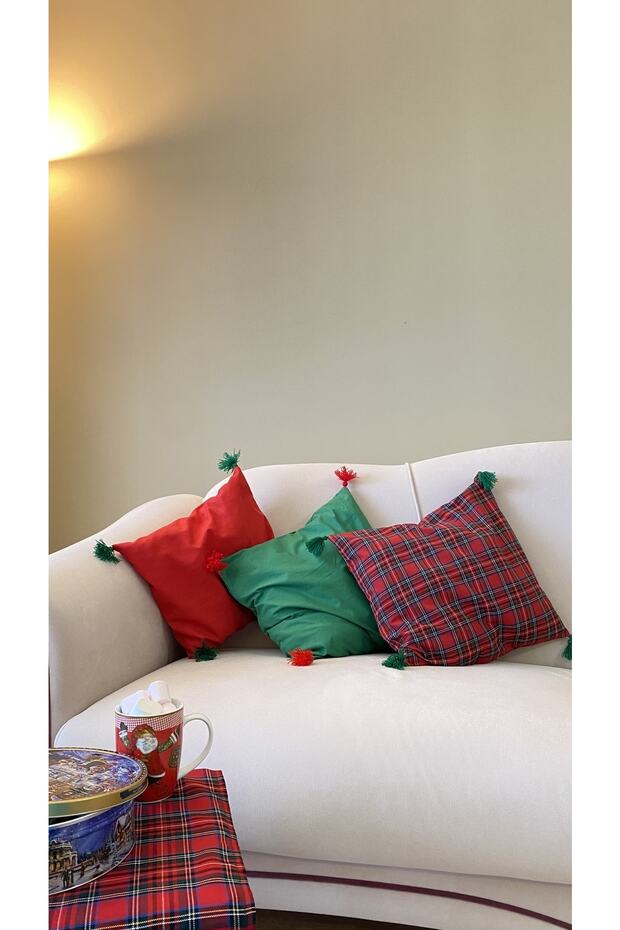 Red, Green Colored and Plaid Patterned 3-Piece Throw Pillow Set 40x40cm