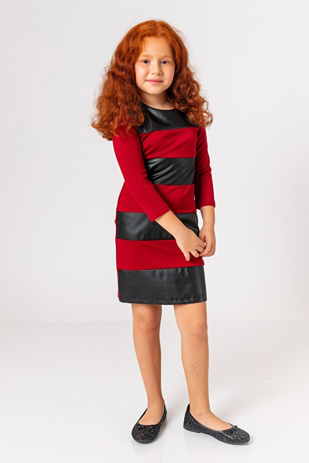 Devojčica u bordo haljini - 2