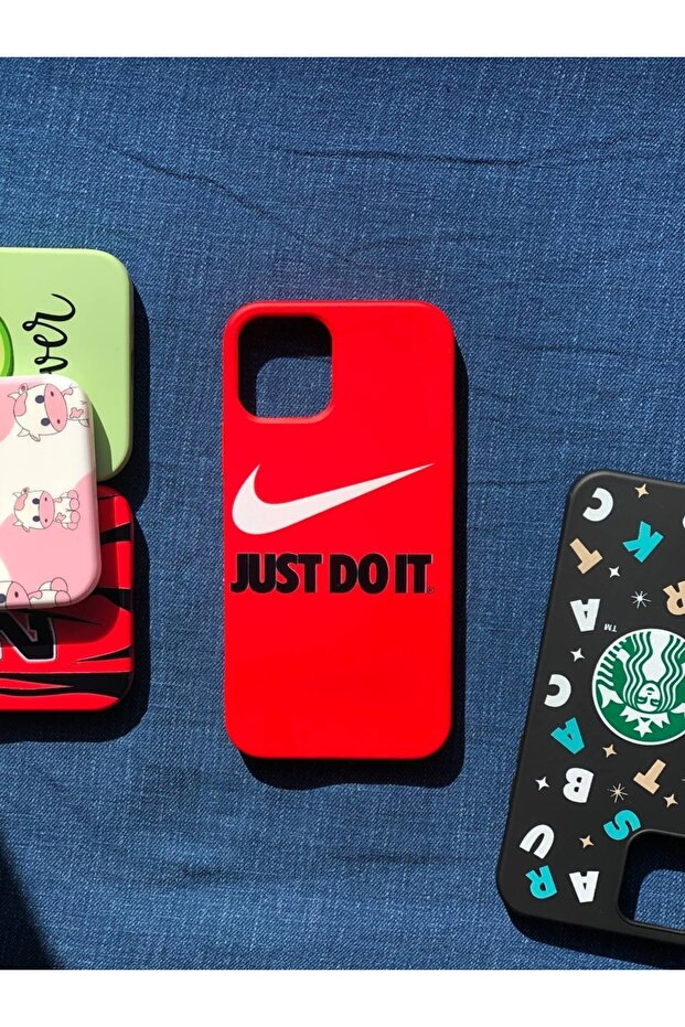 حافظة إطلاق عالية الجودة متوافقة مع هاتف Iphone 12 / 12 Pro باللون الأحمر المخملي - 1