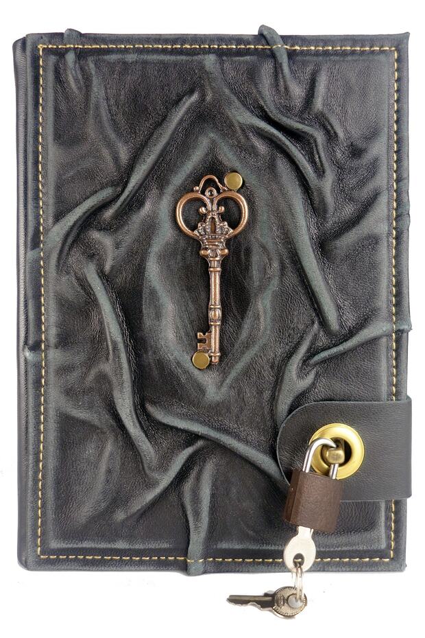 Locked Notebook with Ancient Key Figure Ntplle024
