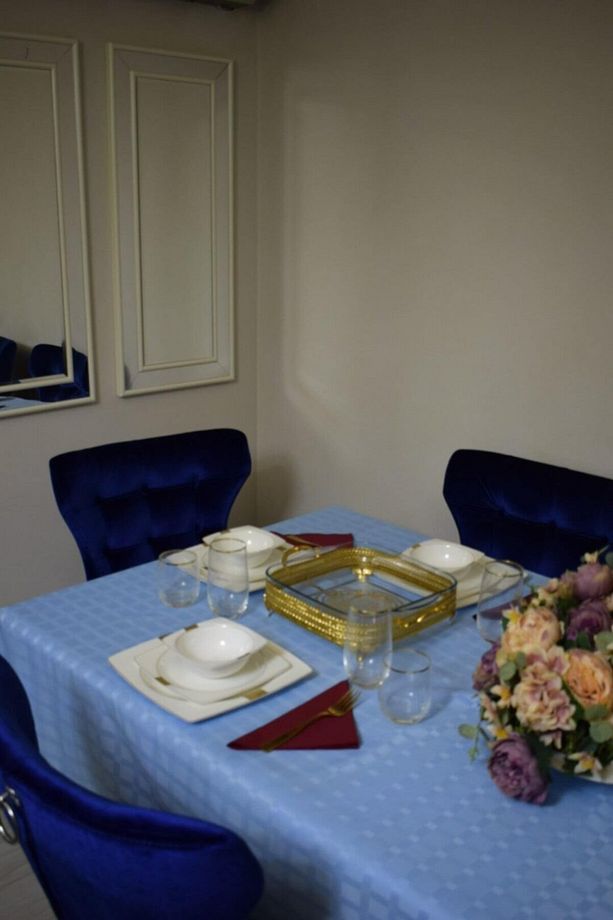 Dertsiz Işlemeli 150x150 Masa Örtüsü - 3