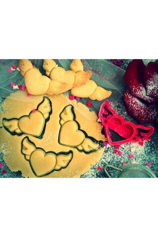 قالب كوكي على شكل قلب مجنح (قطاعة كوكي) - 1