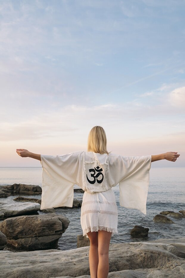 Yoga Aum Kimono