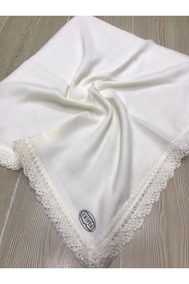 كتابات مطرزة بإبرة بيضاء متوسطة - 1