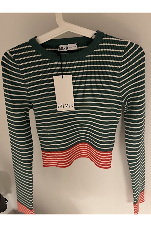 Gestreifter Pullover mit Rundhalsausschnitt - 1