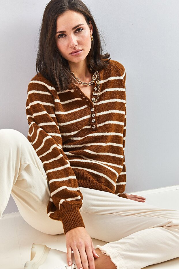 Women's Brown and White Collared, Buttoned, Crew Neck, Striped Knitwear Sweater 20223207