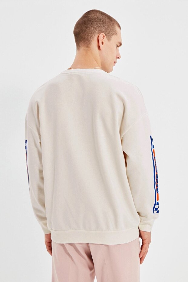Ekru Oversize/Geniş Kesim Uzun Kollu Baskılı Sweatshirt TMNAW22SW0579 - 5