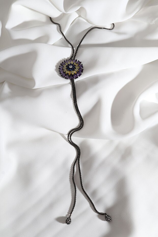 قلادة مصعد منقوشة بالأحجار الملونة باللون الفحمي - 1