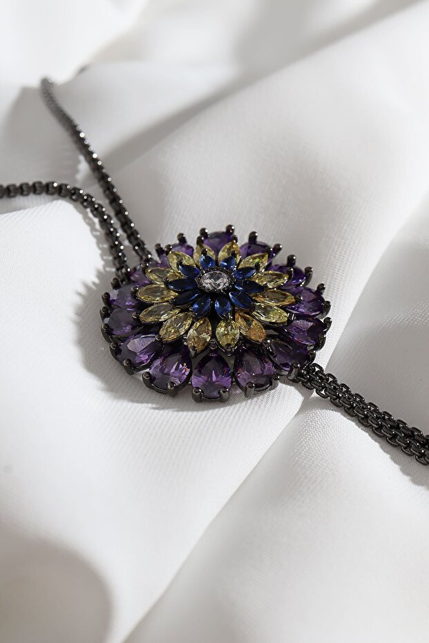 قلادة مصعد منقوشة بالأحجار الملونة باللون الفحمي - 2