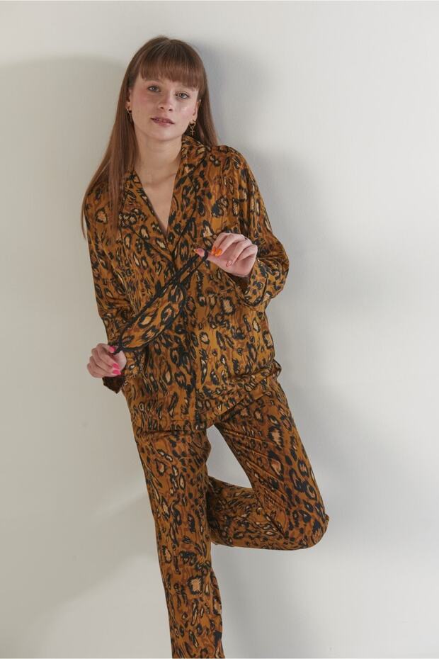 Leopard Patterned Satin Pajama Set - 3
