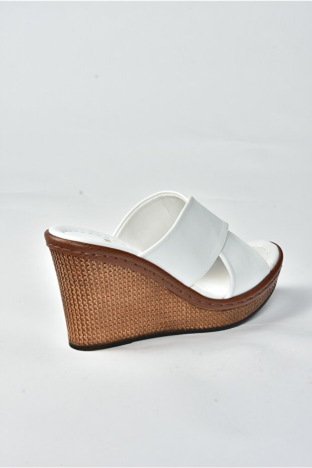 Bílé dámské pantofle s křížovým páskem K674041009 - 4