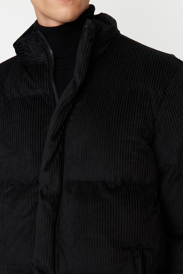 Siyah Regular Fit Dik Yaka Fitilli Kadife Şişme Kışlık Mont TMNAW22MO0182 - 4