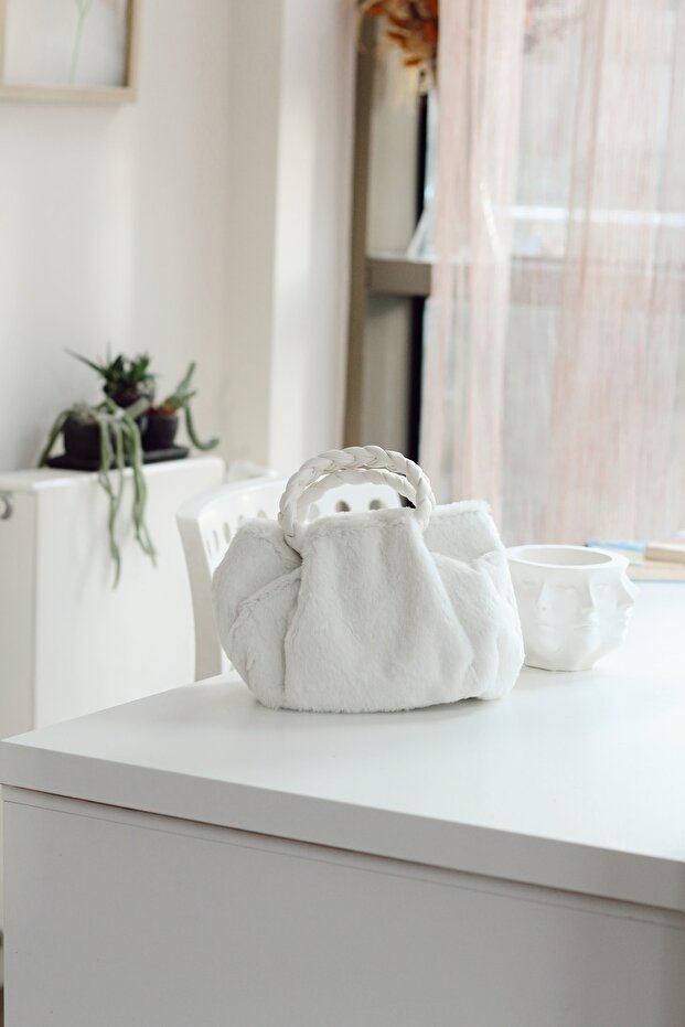 Women's White Plush Knitted Handle Soft Shoulder Bag