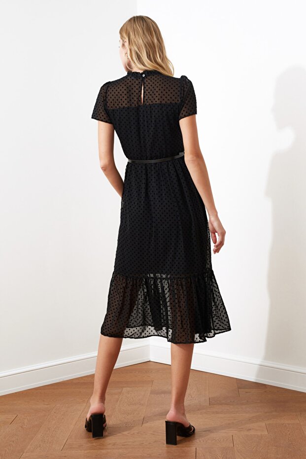 Schwarzes, gefüttertes Midi-Webkleid in A-Linie mit Gürtel TWOSS20EL0983 - 5