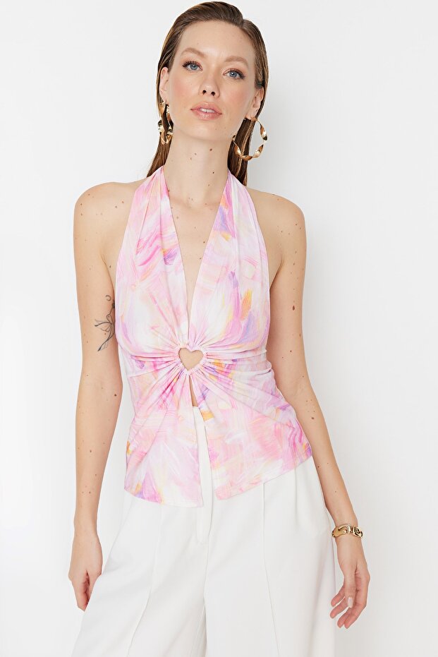 Çok Renkli Aksesuarlı Pencere/Cut Out Detaylı Baskılı Örme Bluz TPRSS23BZ00007 - 3