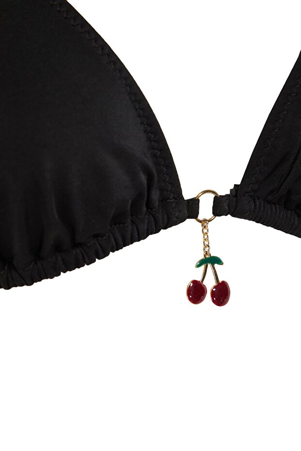 Siyah Üçgen Kaplı Charm Aksesuarlı Bikini Üstü TBESS23BU00045 - 7