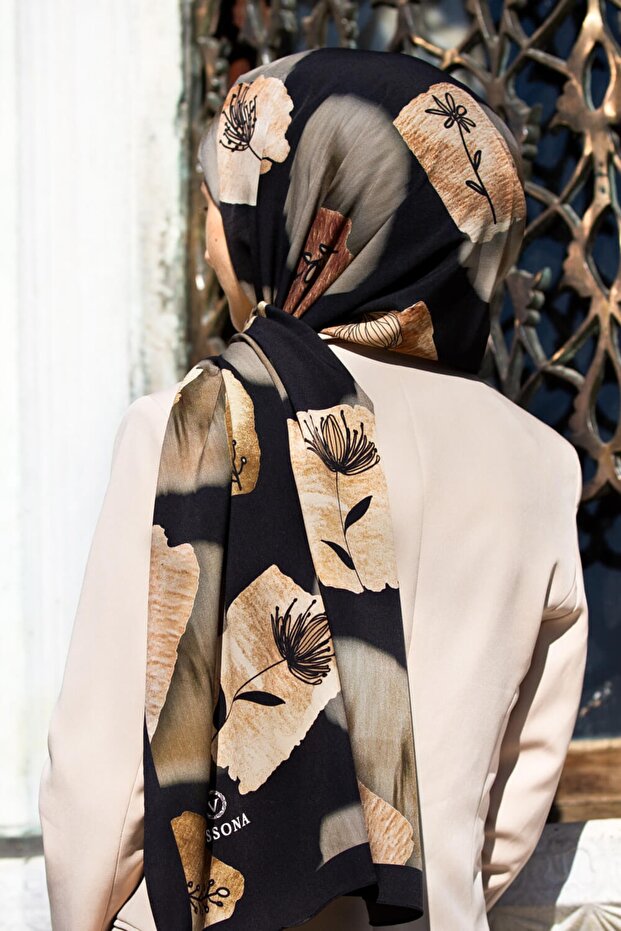 Women's Luxury Medina Silk Shawl Black Beige