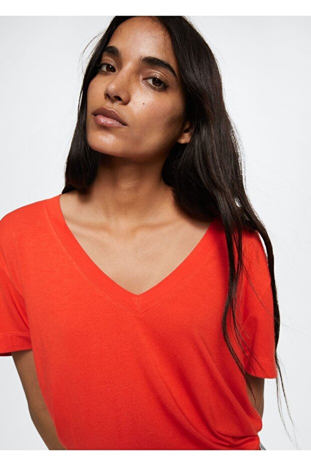 V Yaka Dökümlü Tişört - 8