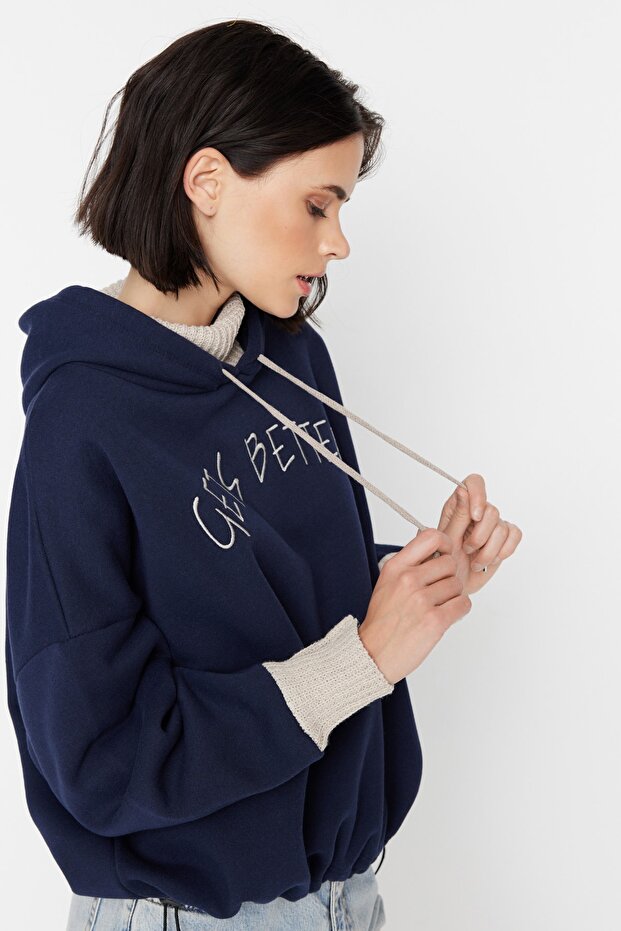 Lacivert Kalın İçi Polarlı Triko Bant Detaylı Kapüşonlu Örme Sweatshirt TWOAW22SW1806 - 3