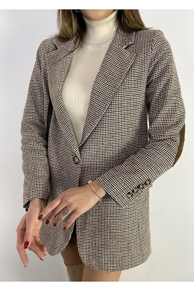 سترة بليزر مزدوجة الصدر ومبطنة باللون البني ومزودة بزر واحد ومفصلة - 5