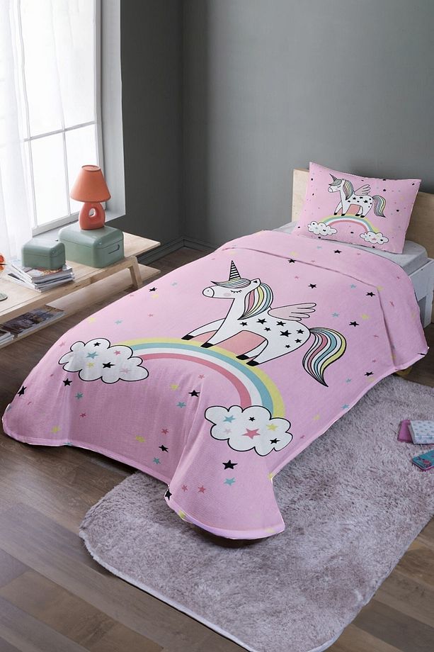 Pembe Gökkuşağı Üstünde Unicon Desenli Tek Kişilik Yatak Örtüsü Ve Pike Takımı - 1