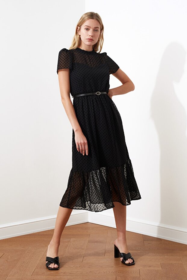 Schwarzes, gefüttertes Midi-Webkleid in A-Linie mit Gürtel TWOSS20EL0983 - 1