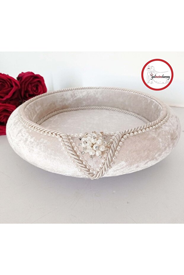 Beige Velvet Coated Brooch Decorated Footed Towel Holder
