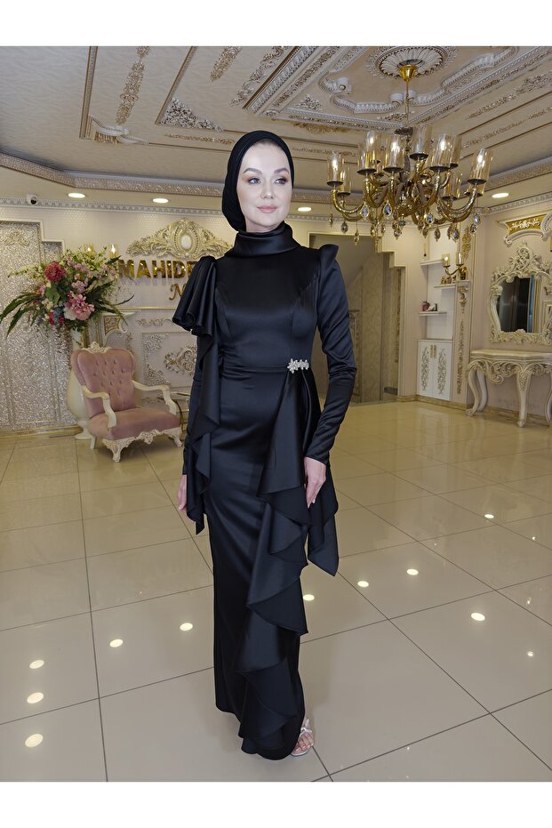 فستان سهرة أسود بجعة