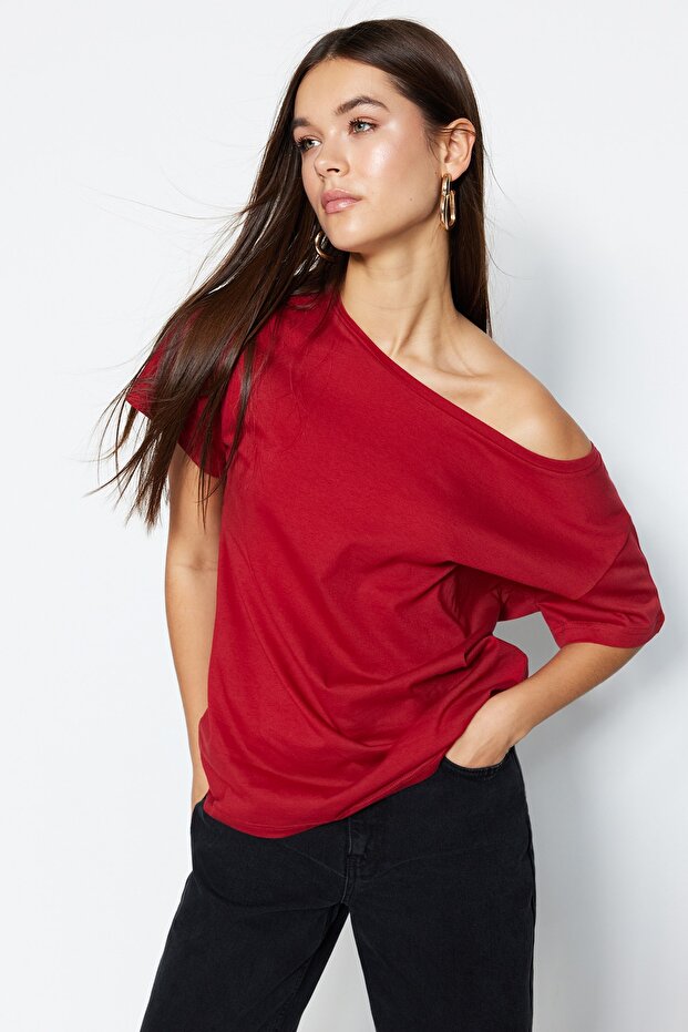 Kırmızı %100 Pamuk Oversize/Geniş Kalıp Kayık Yaka Örme T-Shirt TWOSS20TS0140 - 2