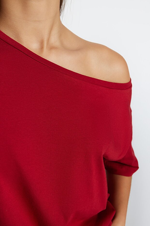 Kırmızı %100 Pamuk Oversize/Geniş Kalıp Kayık Yaka Örme T-Shirt TWOSS20TS0140 - 4