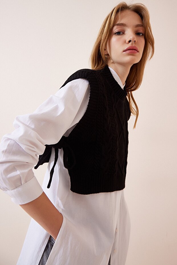 Woman's Black Turtleneck Knit Sweater CI00056
